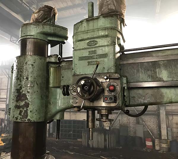 257 Загальний вигляд радіально-свердлильного верстата Загальний вигляд та органи керування радіально-свердлильного верстата 257